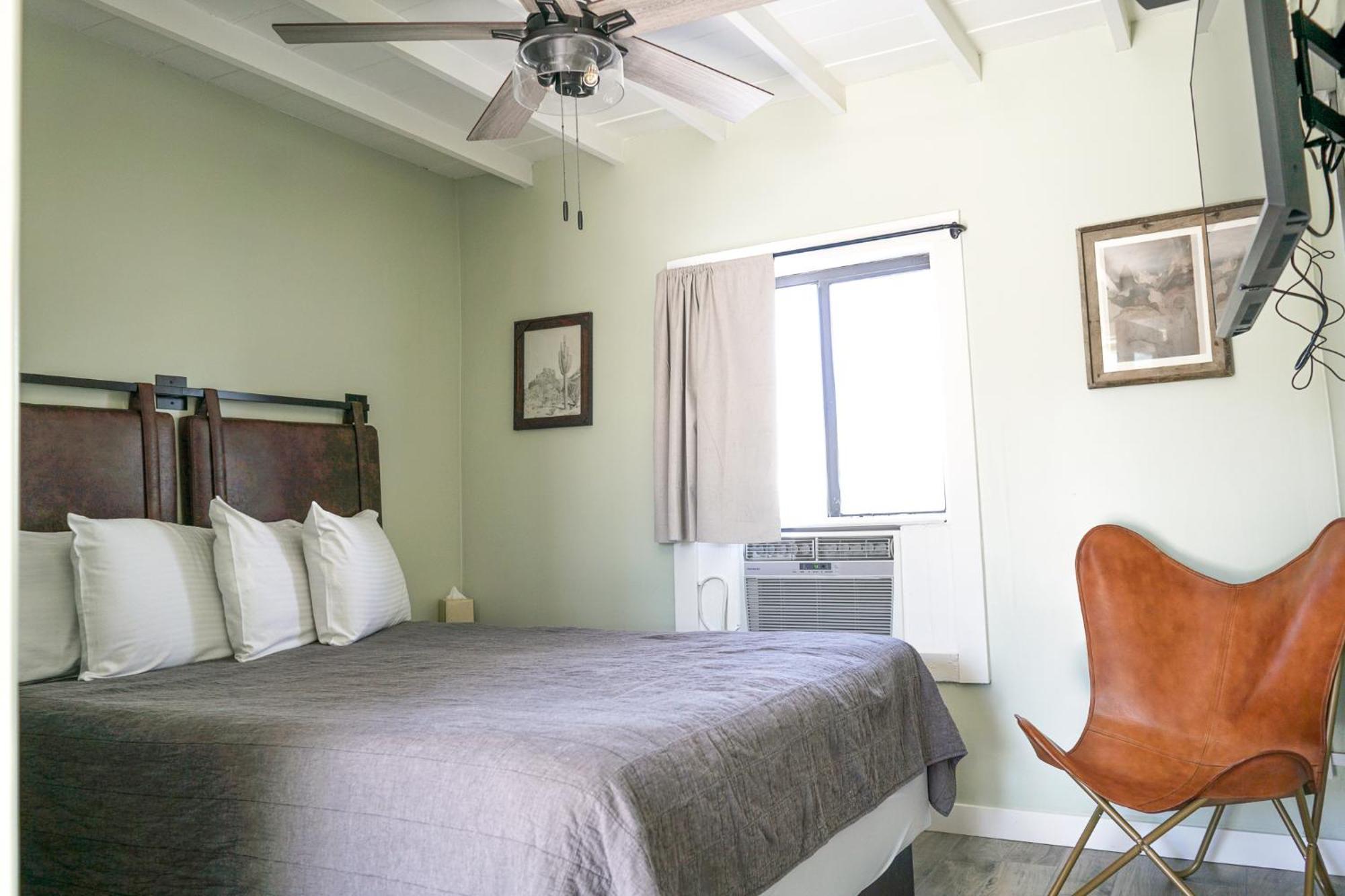萨格布拉许汽车旅馆 图姆斯顿 客房 照片 A room at the hotel