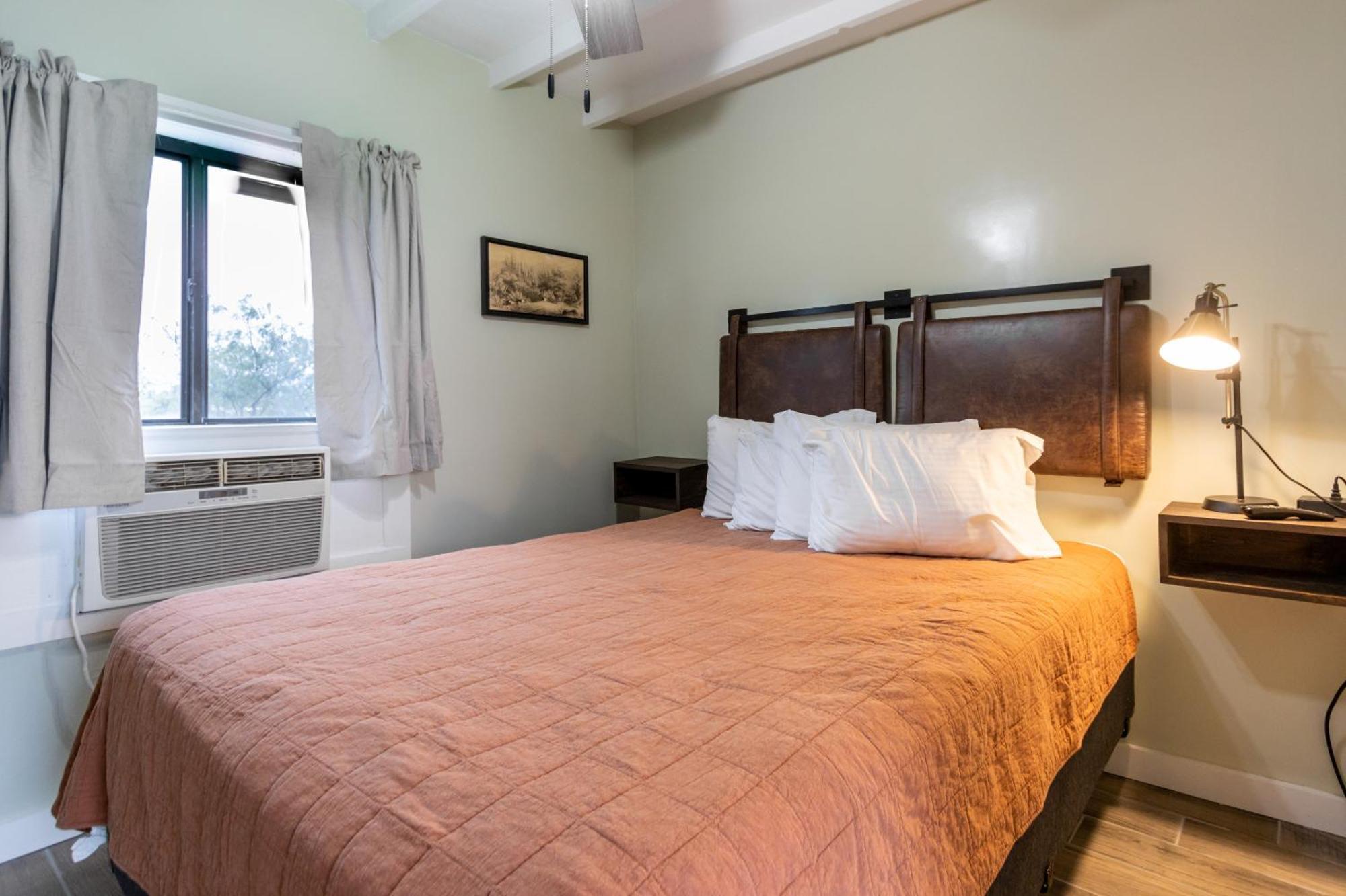 萨格布拉许汽车旅馆 图姆斯顿 客房 照片 A room at the hotel