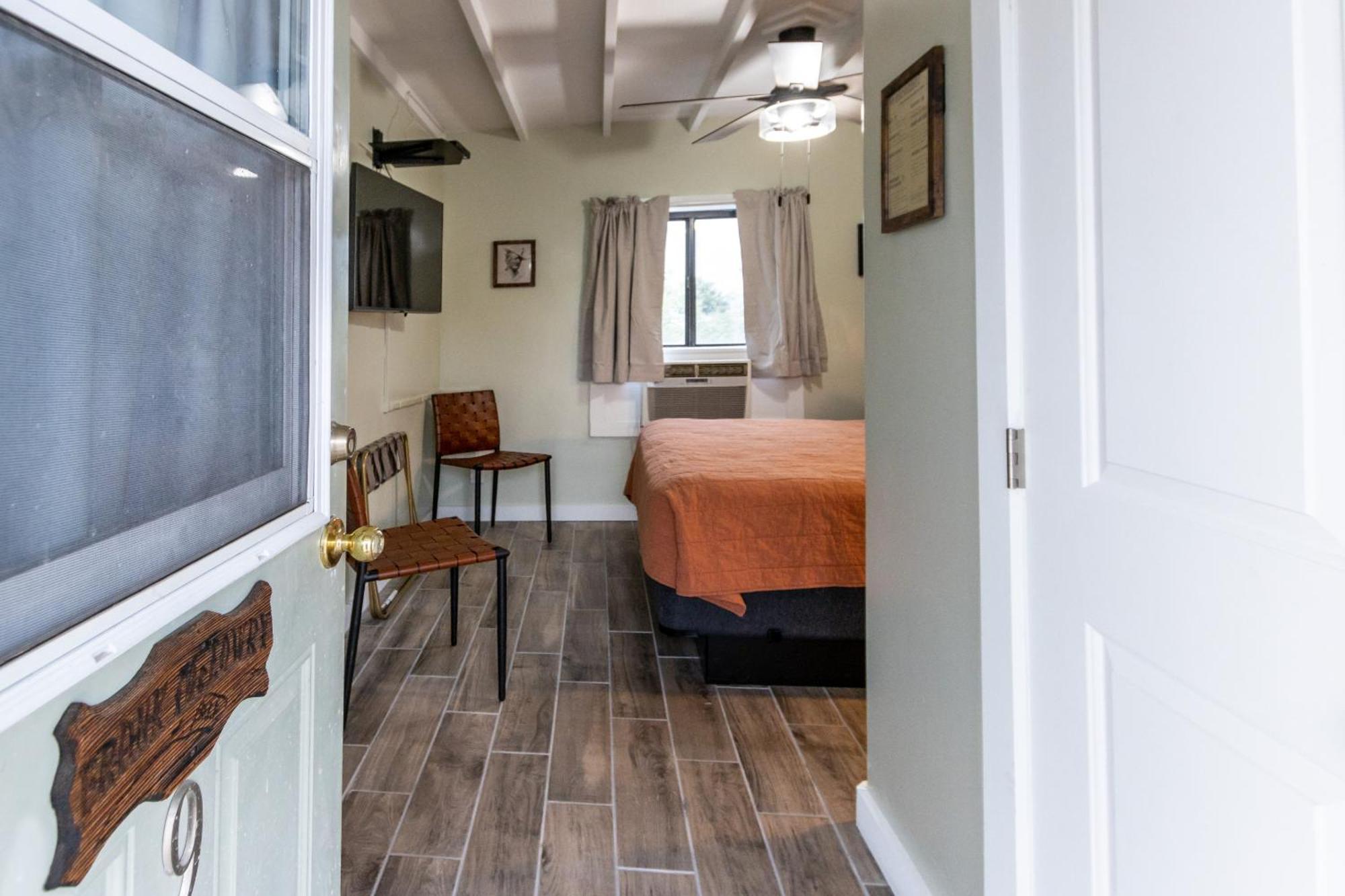 萨格布拉许汽车旅馆 图姆斯顿 客房 照片 A room at the motel