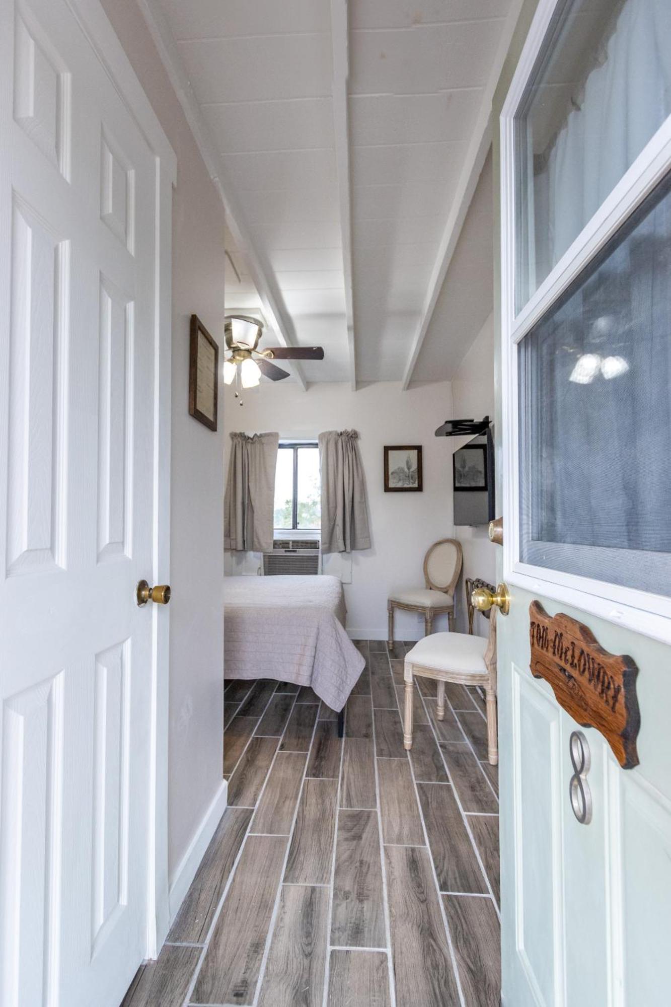 萨格布拉许汽车旅馆 图姆斯顿 客房 照片 A guest room at the Inn at the Opera