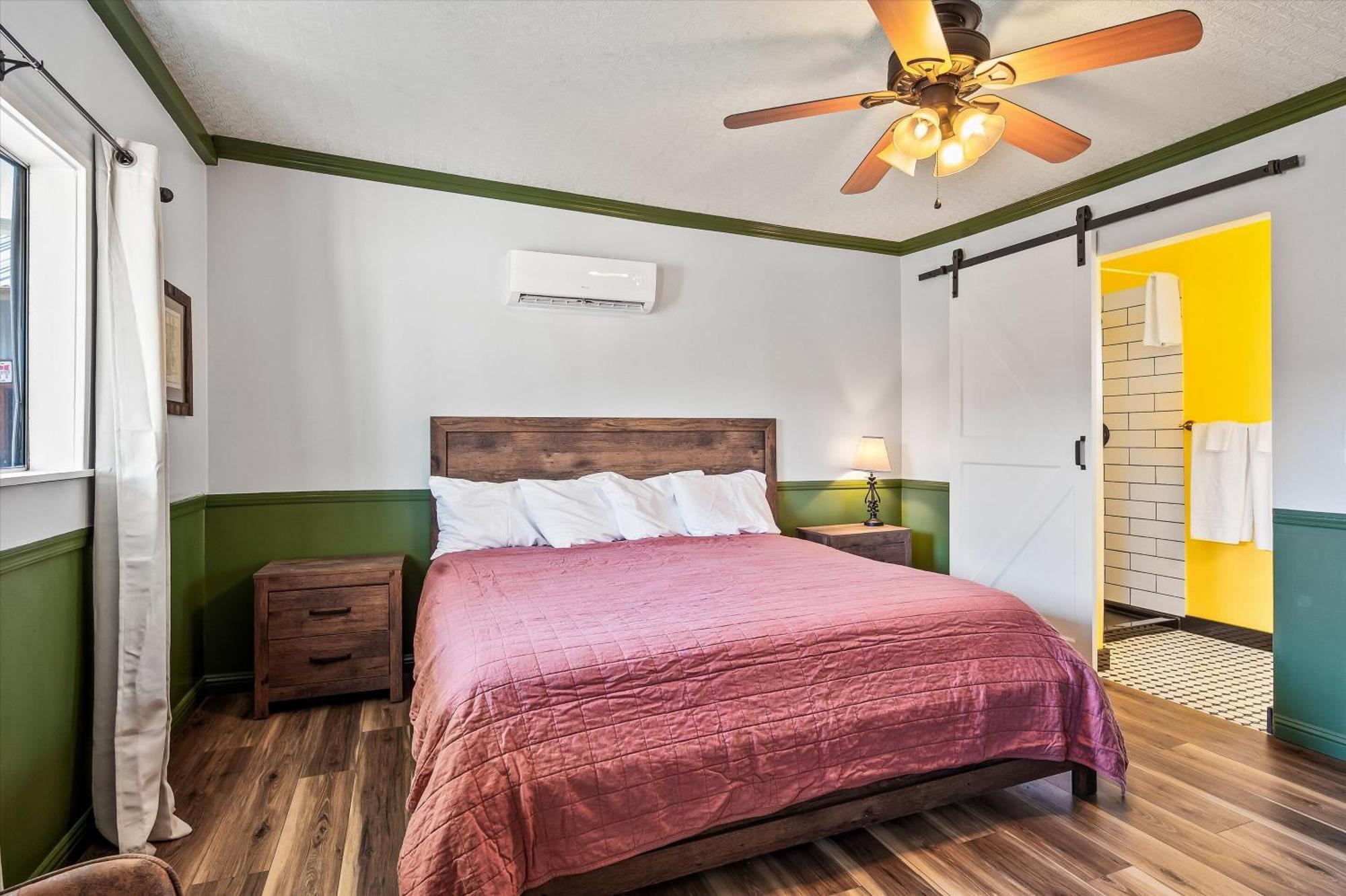 萨格布拉许汽车旅馆 图姆斯顿 客房 照片 A bedroom at the hotel